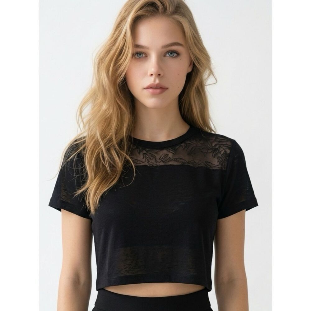 LULULEMON | Black Short Sleeve Cropped Tee with Pattern Women’s Size 8-10